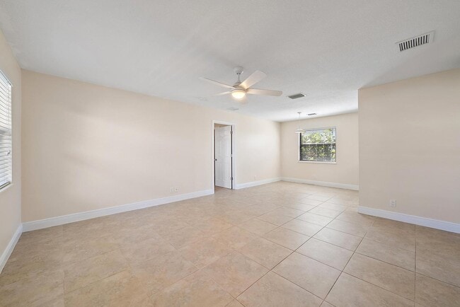 Photo - 135 Shore Ct Townhome