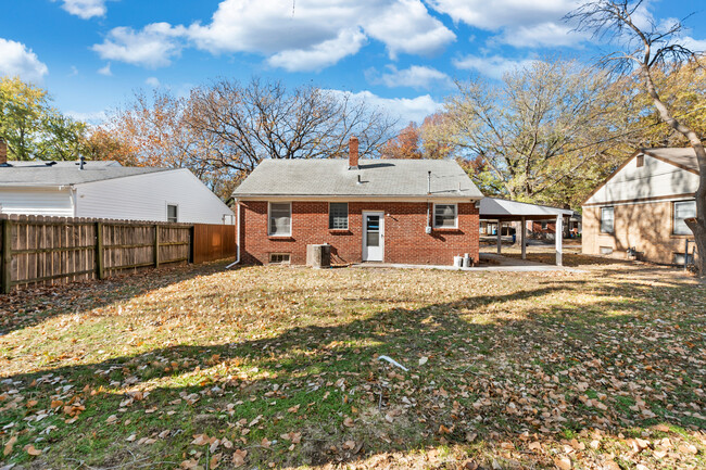 Building Photo - 1932 S Parkwood Ln