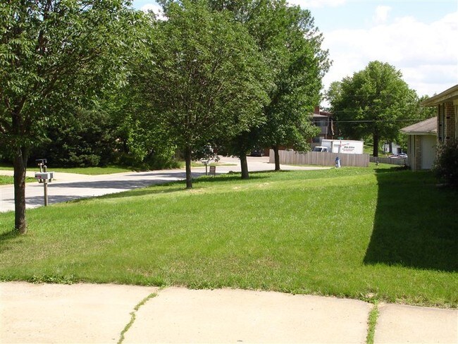 Foto del edificio - 2 br, 1 bath Duplex - 7108-10 / Gladstone ...
