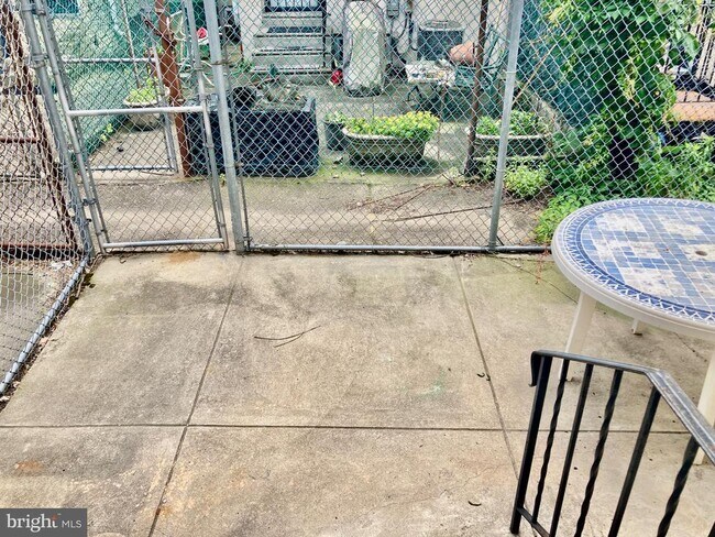 Foto del edificio - 5258 Hazel Ave