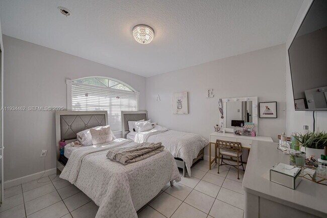 Building Photo - 18128 SW 151st Ave