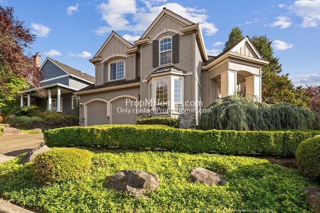 Foto del edificio - Stunning Lake Oswego Three Bedroom Oak Creek Home On Corner Lot!