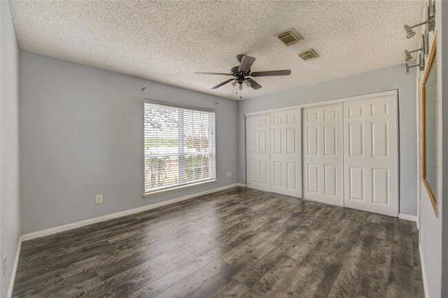 Building Photo - 2927 Great Lakes Ave