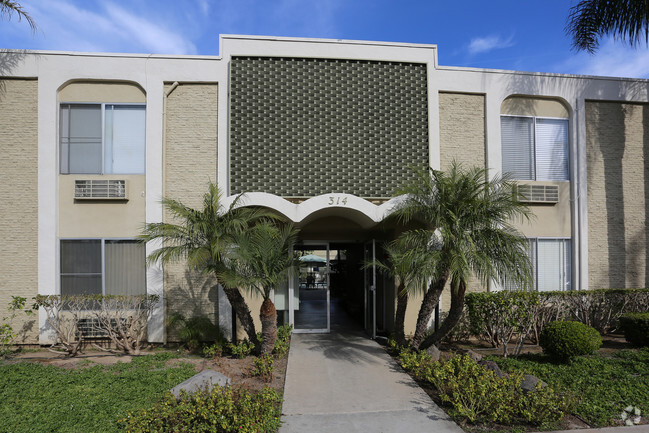 Primary Photo - Palm Estates Apartments