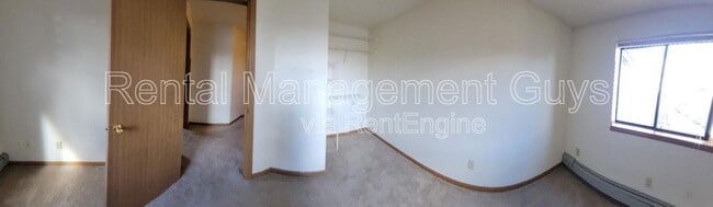 Foto del edificio - 131 Cedar Ct E