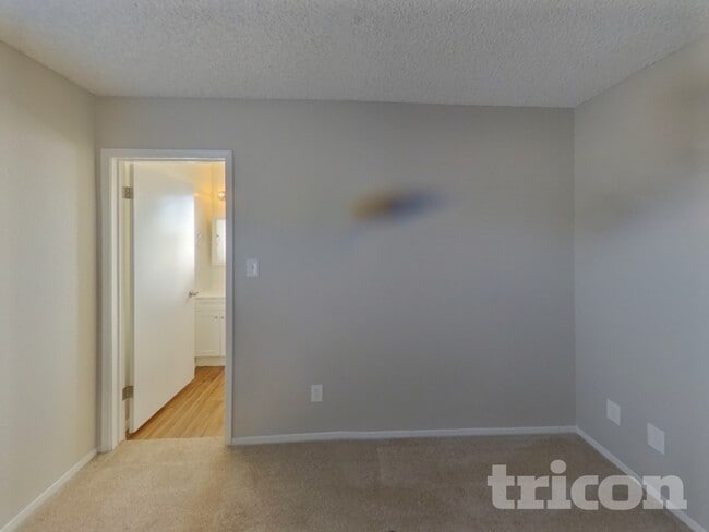 Building Photo - 1013 W Anderson Dr