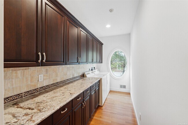 Building Photo - 145 Malloy Dr