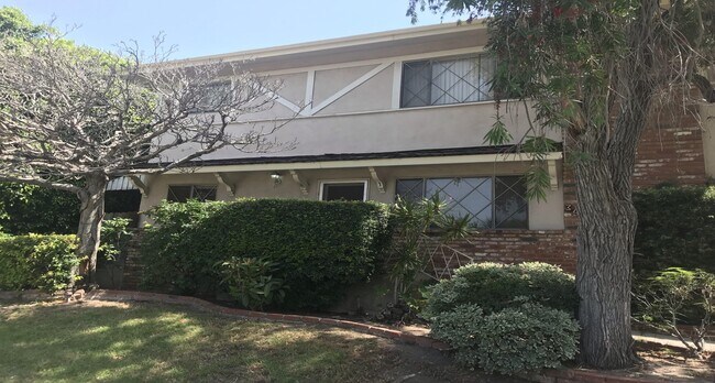 Building Photo - 3433 Glenhurst Ave