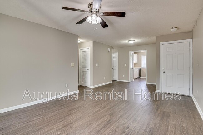 Foto del edificio - 3004 Strickland Ct