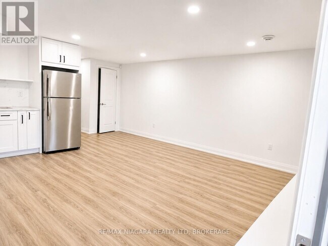 Building Photo - 79 Hillview Rd
