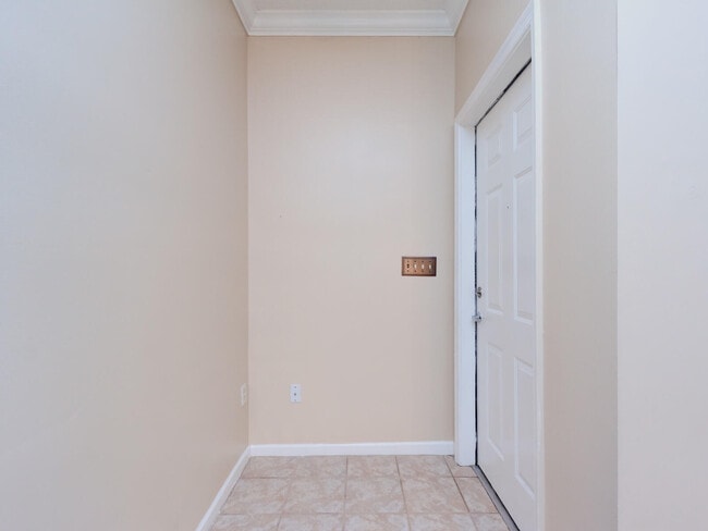 Building Photo - 5960 W Sample Rd