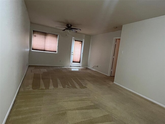 Building Photo - 11915 Chanteloup Dr