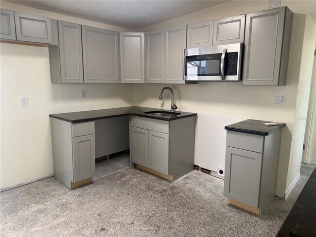 Foto del edificio - 13308 Carol Dr