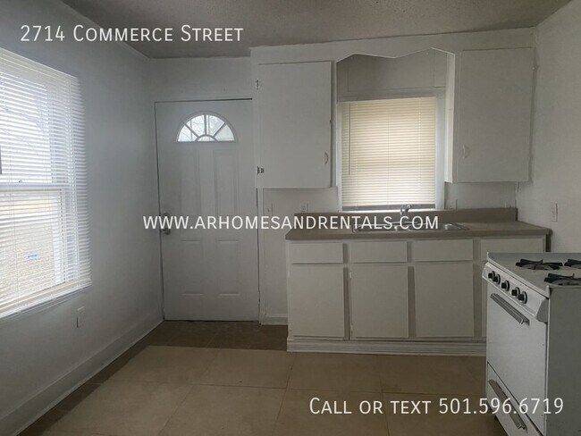 Foto del edificio - 2714 Commerce St l $695 l 2 beds, 1 bath