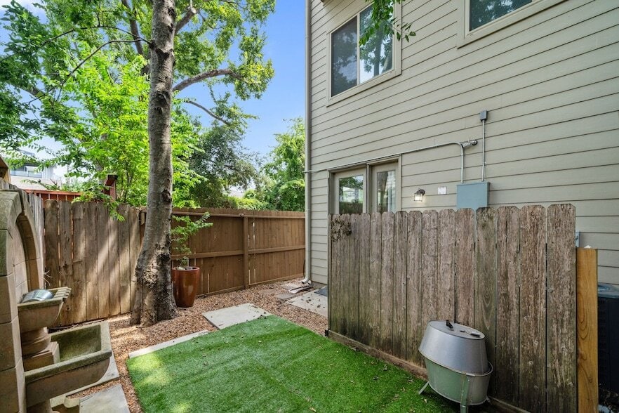 Primary Photo - 1112 Andrews St