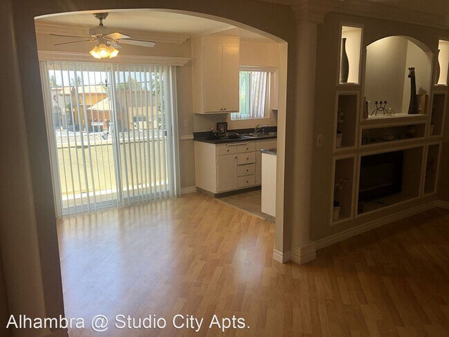 Building Photo - 10937 Fruitland Dr
