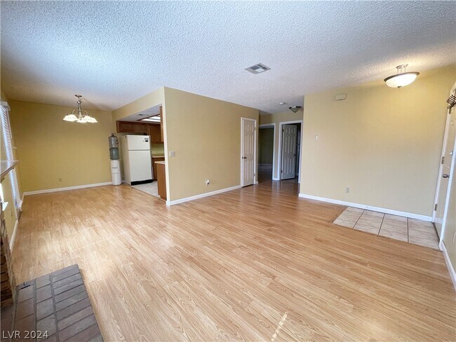 Foto del edificio - 5576 W Rochelle Ave.