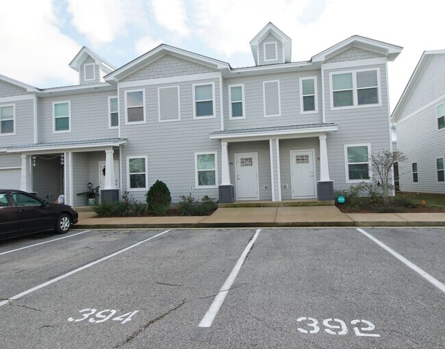Building Photo - Great Location in Freeport
