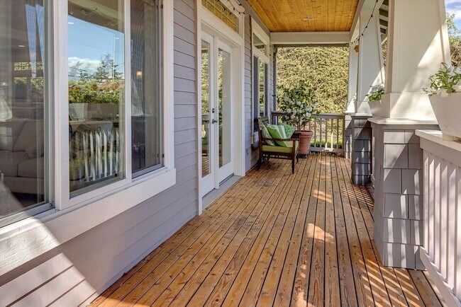 Building Photo - 4Bd/2.5Ba Kirkland Home