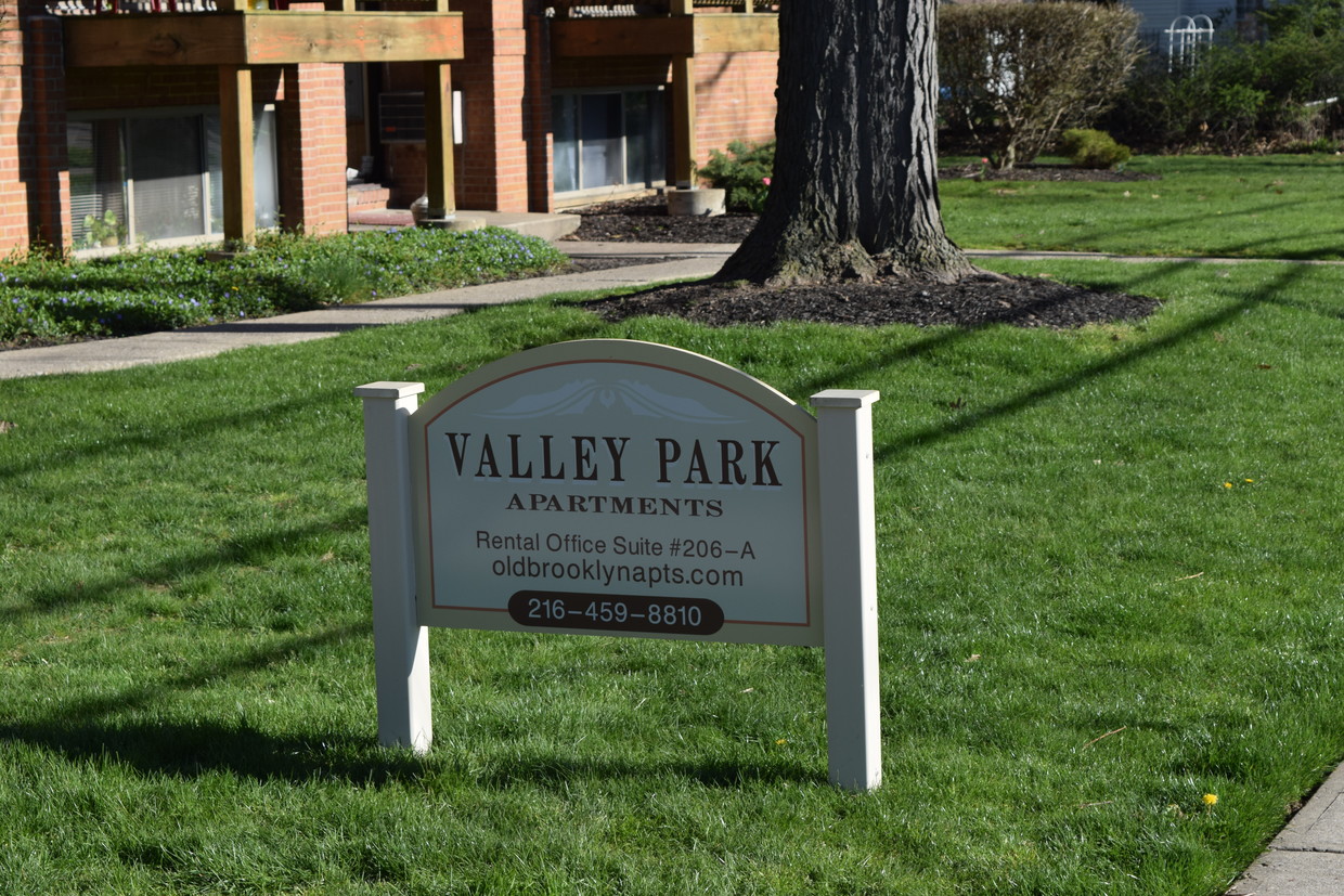 Primary Photo - 4102 Valley Rd