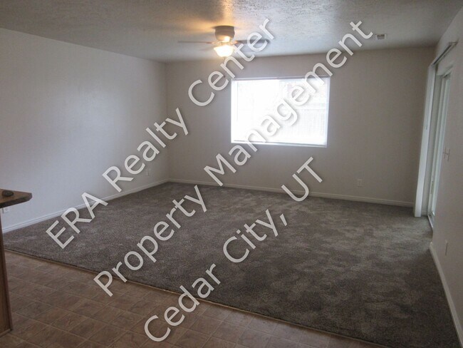 Foto del edificio - 3 Bedroom, 2 Bathroom Twin Home