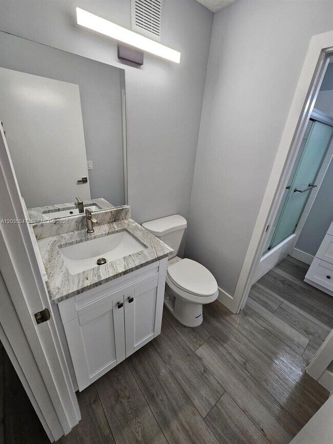 Foto del edificio - 10823 NW 3rd Ct