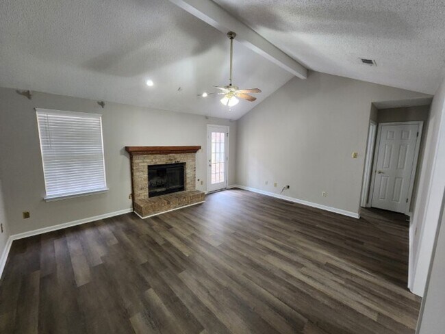 Foto del edificio - 15 Honey Locust Ct