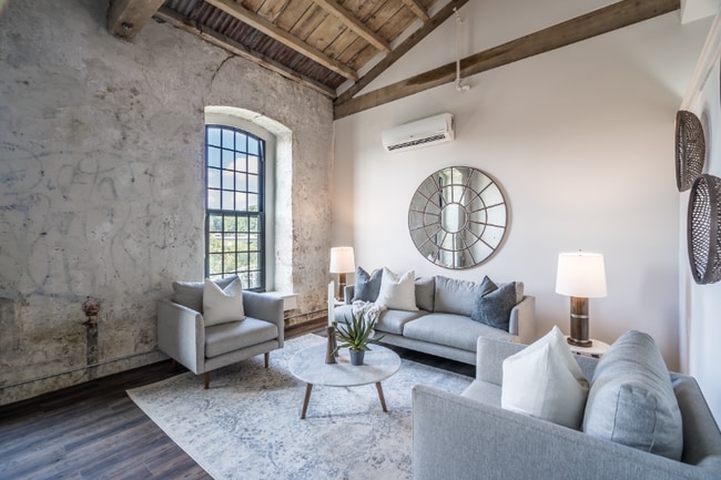 Building Photo - 3715 Main St