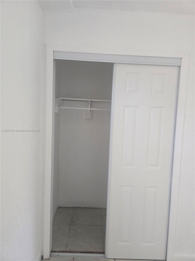 Foto del edificio - 3458 Capri Dr