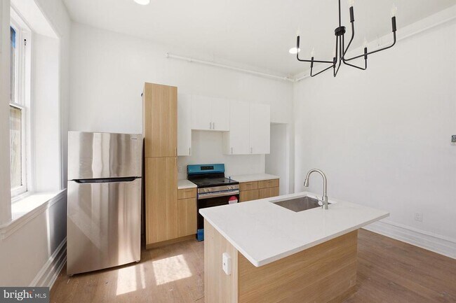 Foto del edificio - 6012 Ridge Ave
