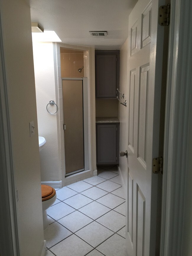 Walk-in shower w 40gal water heater - 405 E Robinson Ave