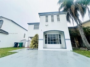 Building Photo - 16215 SW 139th Ct