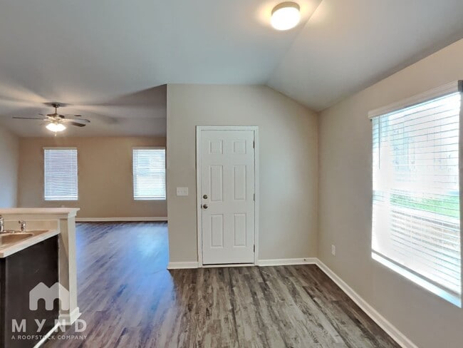 Building Photo - 245 Americana Dr