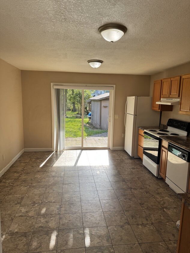 Kitchen - 6009 205th Ave E