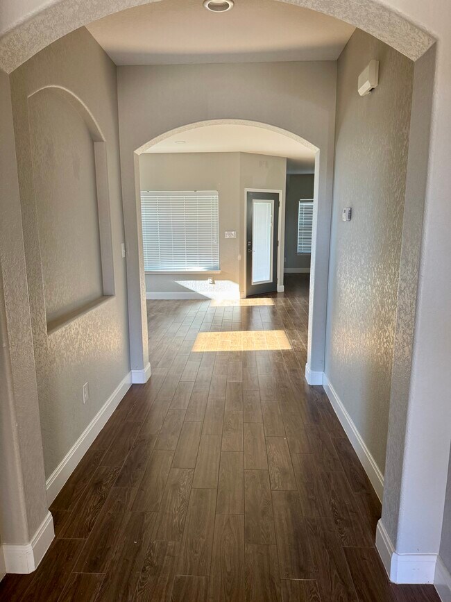 Building Photo - 124 Parkcrest