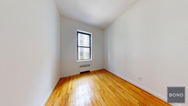 Building Photo - 233 E 81st St