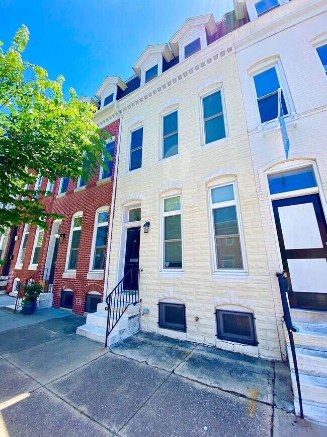Building Photo - Spacious and Sunny Three-Bedroom Old Gouch...