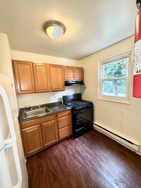 Kitchen - 1135 E Orange St