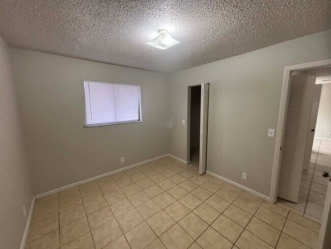 Foto del edificio - 3844 NW Huntsboro St