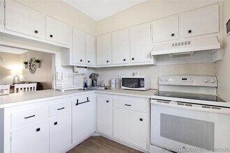 Building Photo - 6091 NW 61st Ave
