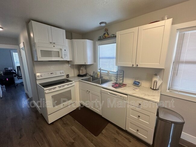 Photo - 580 N Main St Apartment