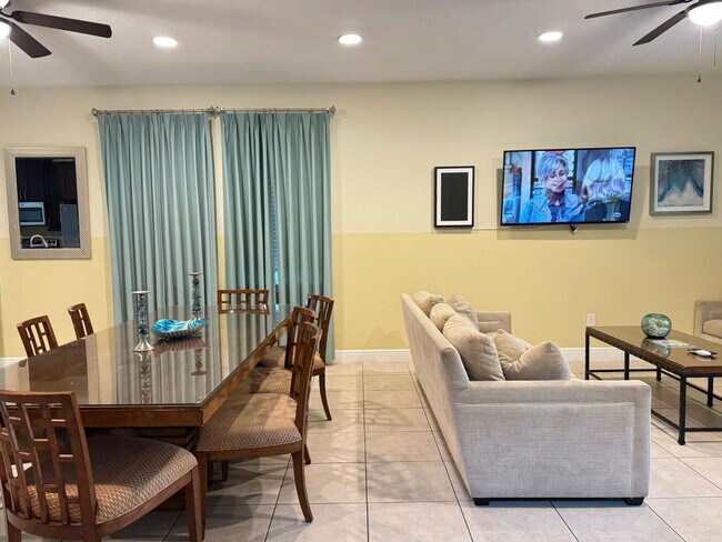 Foto del edificio - 7613 Brookhurst Ln