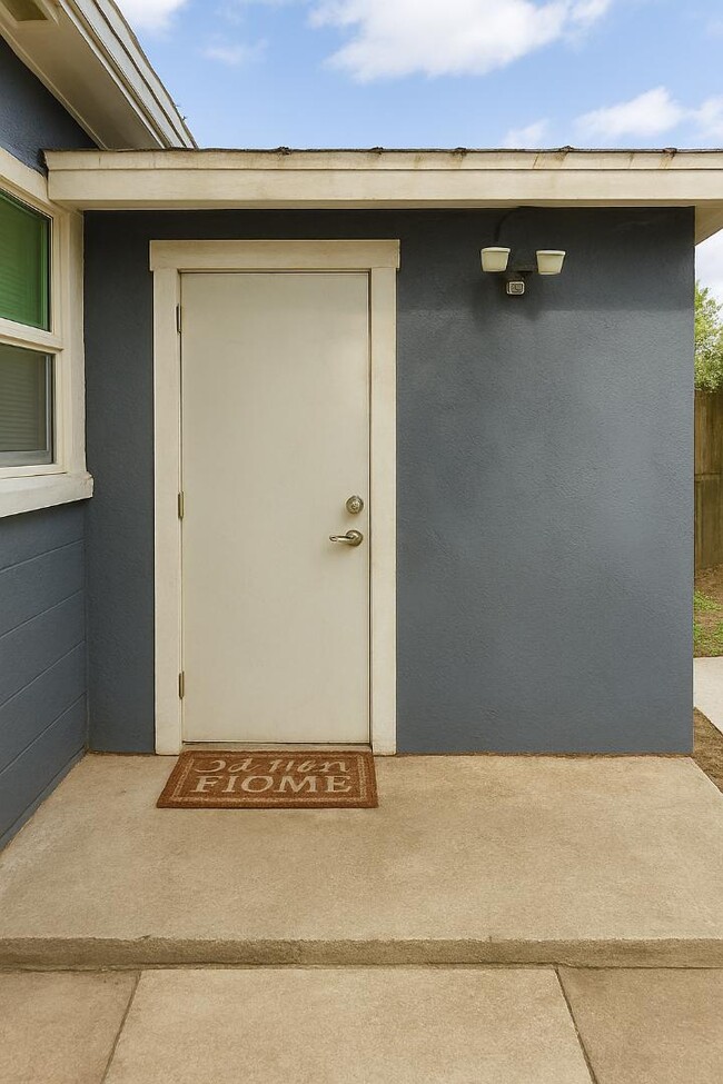 Photo - 3205 E Frierson Ave Apartment