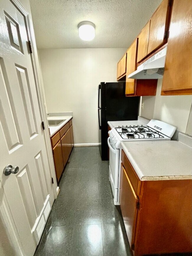 Foto del edificio - Spacious 1 BR in Portland- Section 8 accepted