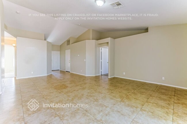 Building Photo - 504 N Hassett