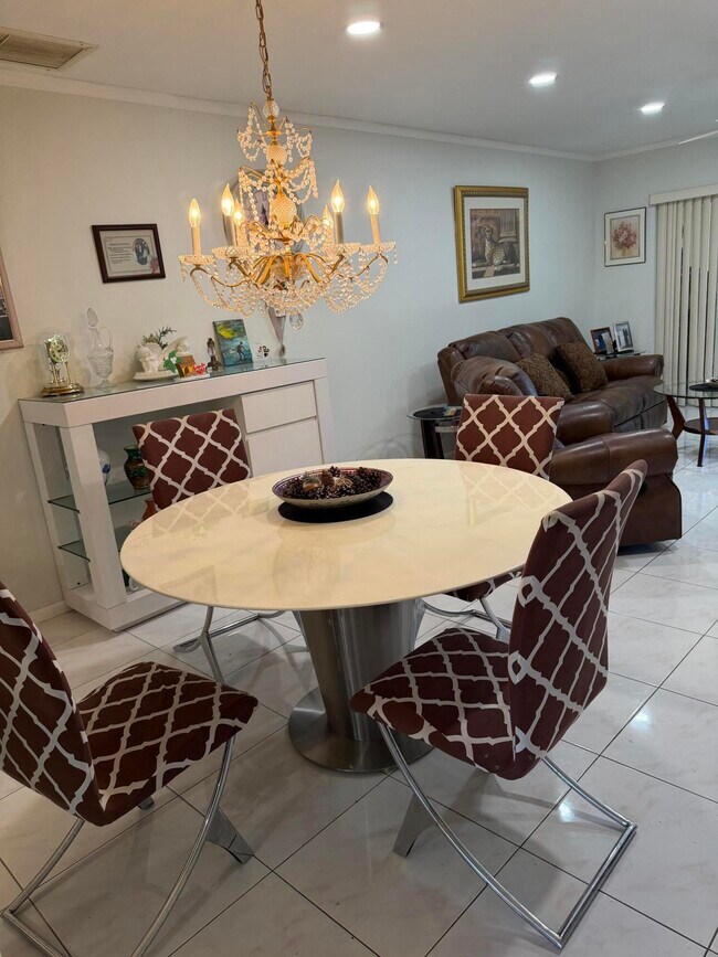 Building Photo - 8588 Bella Vista Dr