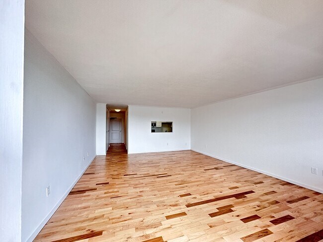 Building Photo - 8 Whittier Pl