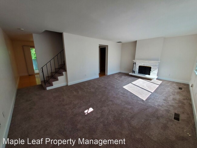 Building Photo - 2302 S Pinebrook Ln