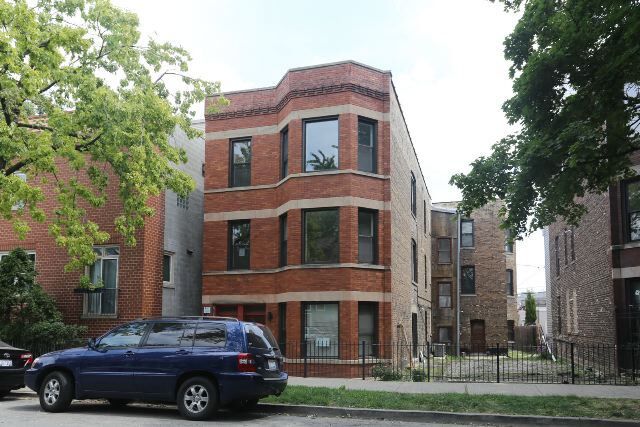 Building Photo - 2019 N Hoyne Ave