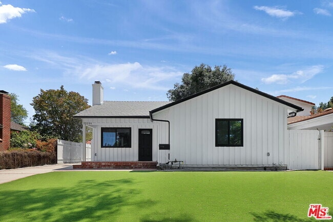 Building Photo - 22054 Avenue San Luis